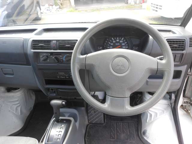 Mitsubishi Minicab Van 10