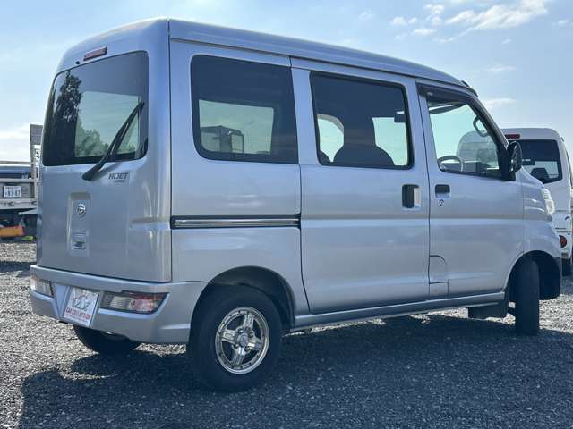 Daihatsu Hijet Cargo 10