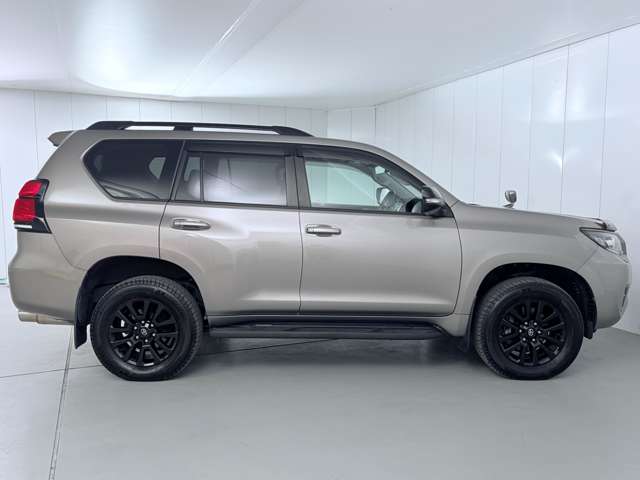 Toyota Land Cruiser Prado 6