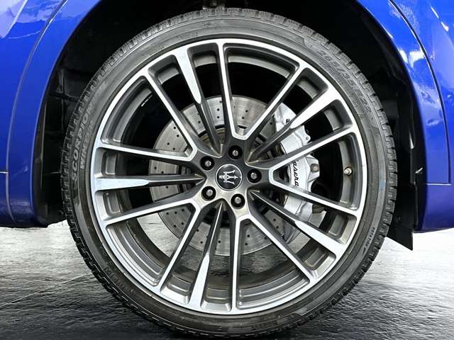 Maserati Levante 5