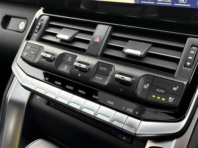 Toyota Land Cruiser 300 11