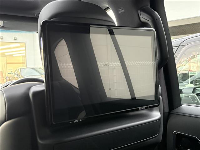 Toyota Land Cruiser 300 9