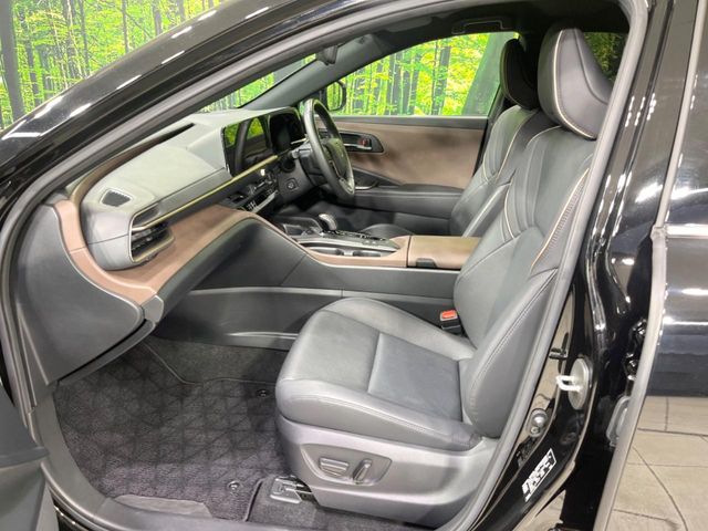 Toyota Crown Crossover 8