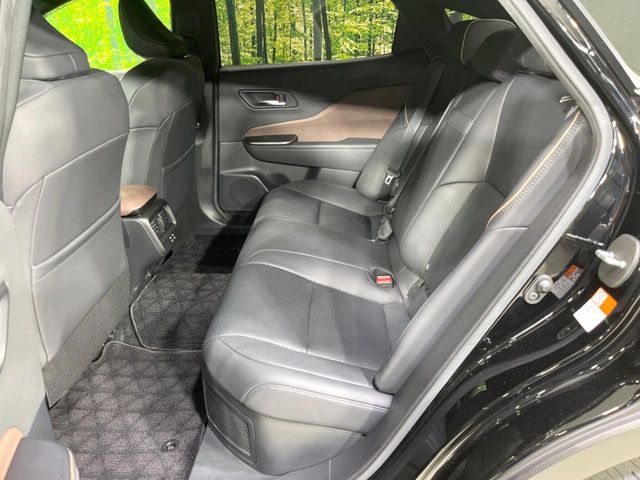 Toyota Crown Crossover 9