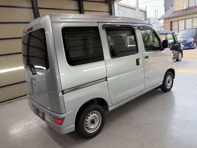 Daihatsu Hijet Cargo 11