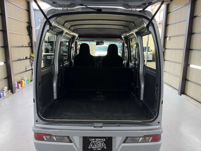 Daihatsu Hijet Cargo 4
