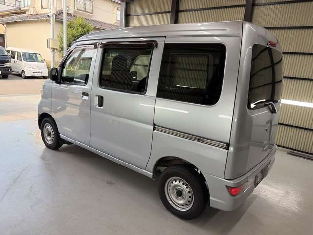 Daihatsu Hijet Cargo 8