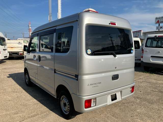 Mitsubishi Minicab Van 8
