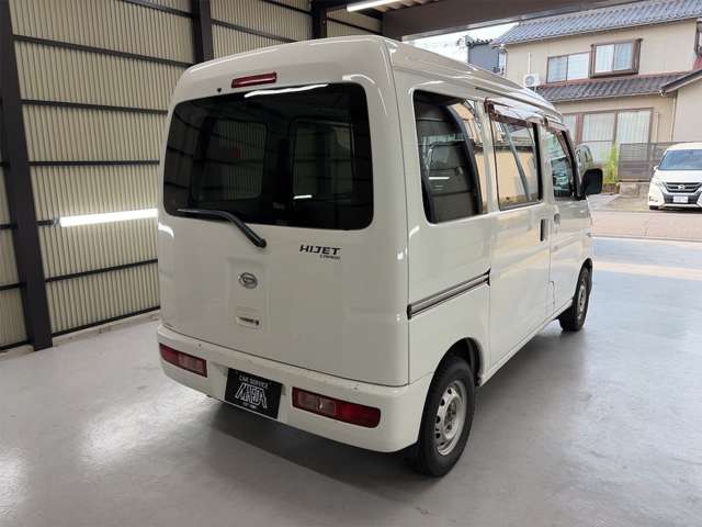 Daihatsu Hijet Cargo 12