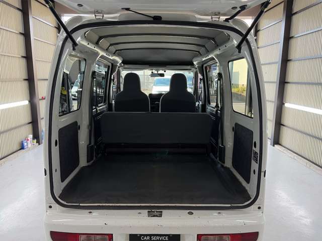 Daihatsu Hijet Cargo 4