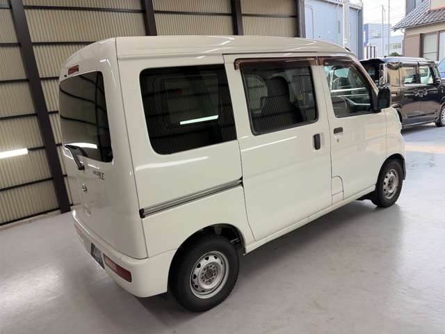 Daihatsu Hijet Cargo 10