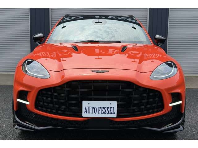Aston Martin DBX 5