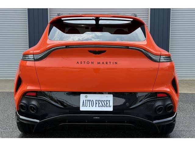 Aston Martin DBX 6