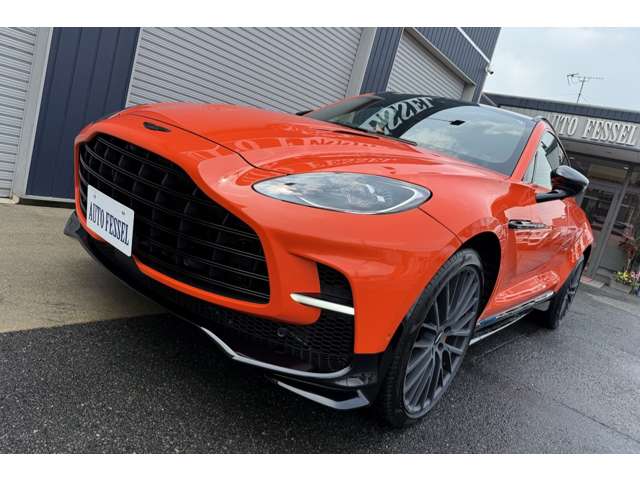 Aston Martin DBX 10