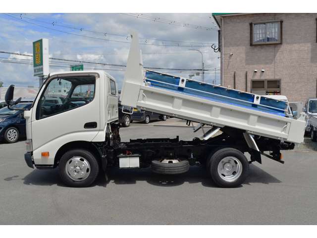 Hino Dutro 9