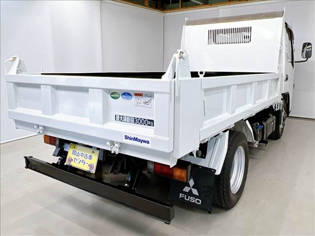 Mitsubishi Fuso Canter 4