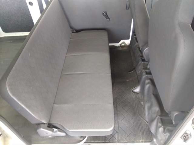 Daihatsu Hijet Cargo 11