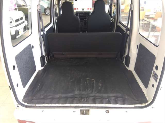 Daihatsu Hijet Cargo 12