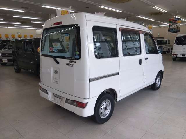 Daihatsu Hijet Cargo 5
