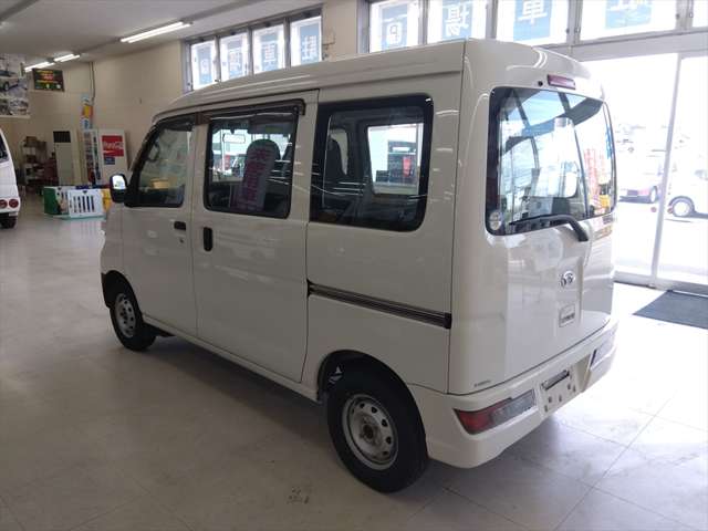 Daihatsu Hijet Cargo 6