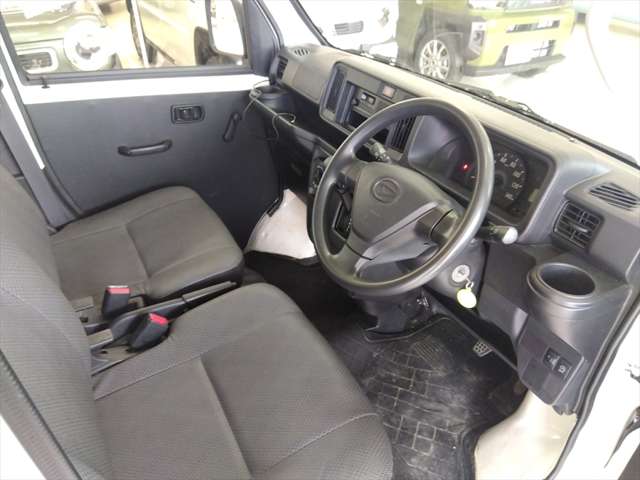 Daihatsu Hijet Cargo 10