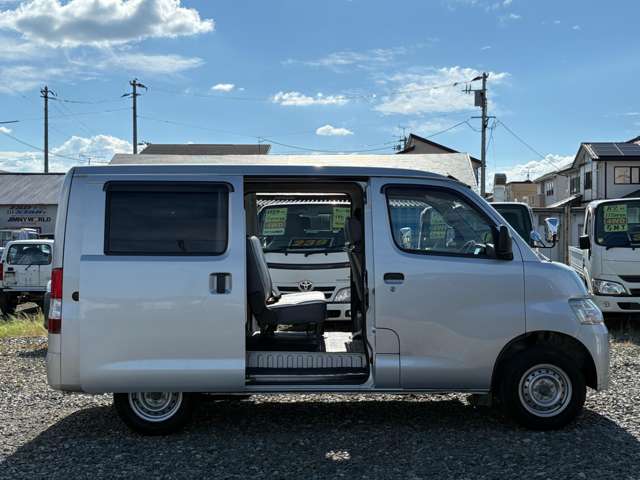 Toyota Light Ace Van 9