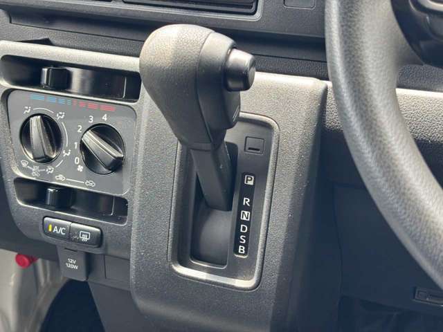 Toyota Pixis Van 7