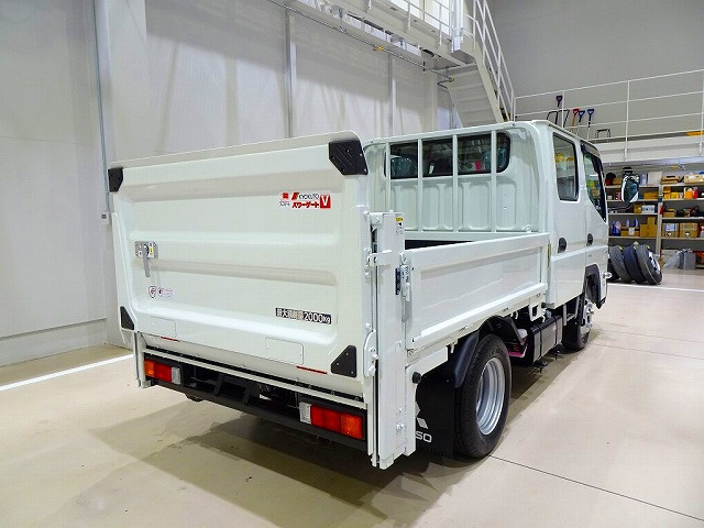 Mitsubishi Fuso Canter 2
