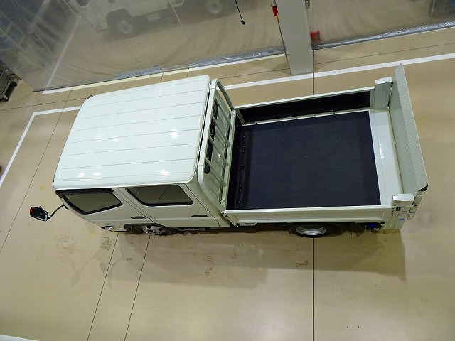 Mitsubishi Fuso Canter 9