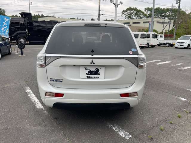 Mitsubishi Outlander PHEV 12