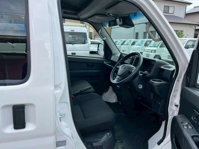 Daihatsu Hijet Cargo 3