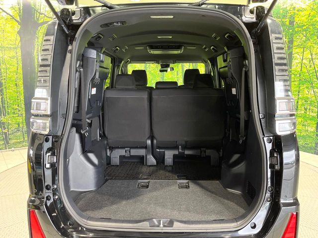 Toyota Voxy 11