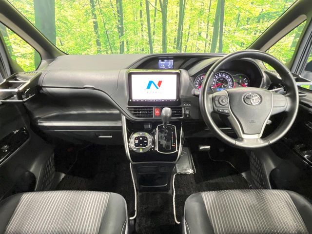 Toyota Voxy 2