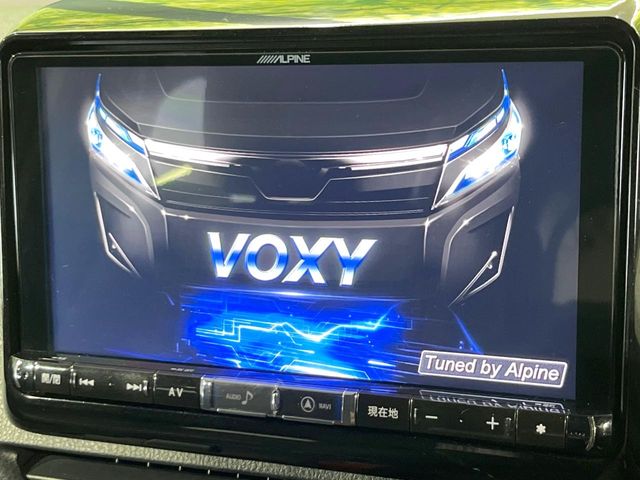 Toyota Voxy 4