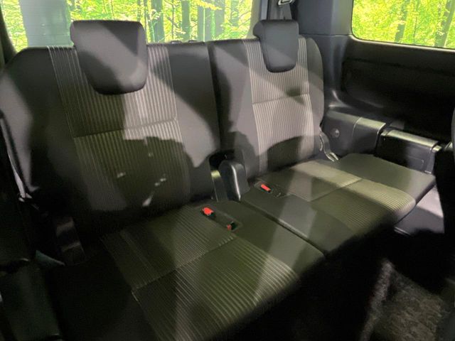 Toyota Voxy 10