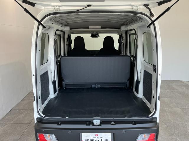 Daihatsu Hijet Cargo 7