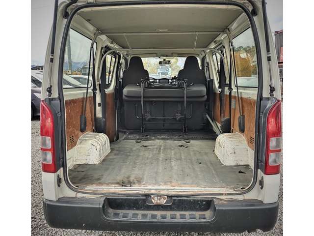 Toyota Hiace Van 11