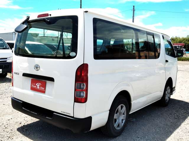 Toyota Hiace Van 12