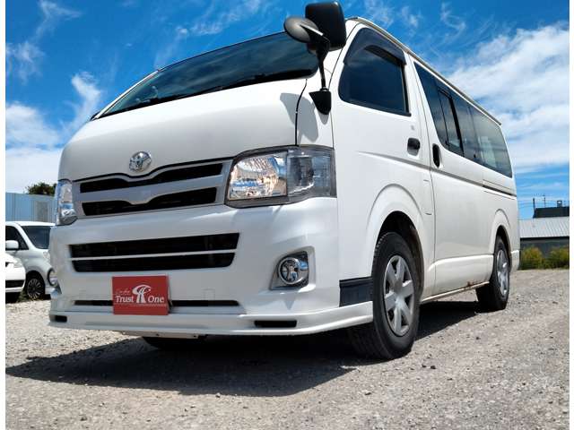 Toyota Hiace Van 2