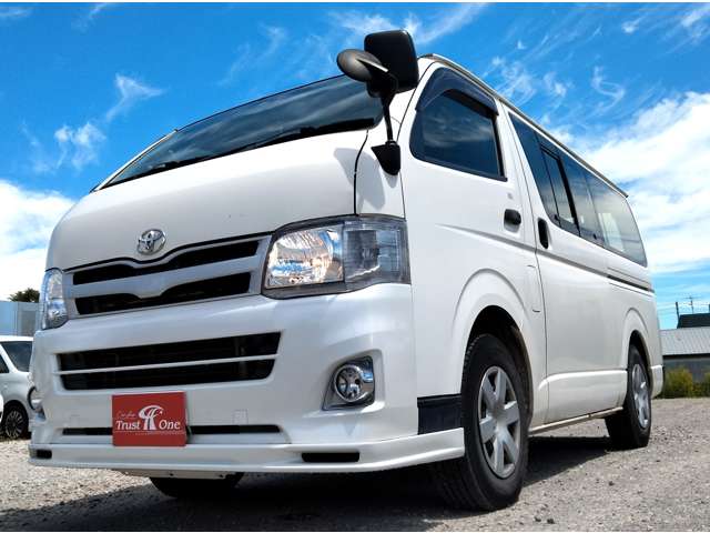 Toyota Hiace Van 3