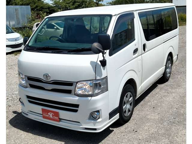 Toyota Hiace Van 4