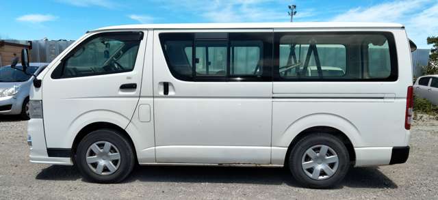 Toyota Hiace Van 5