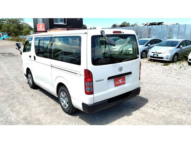 Toyota Hiace Van 7