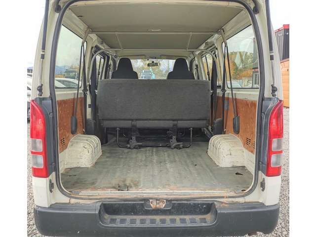 Toyota Hiace Van 10