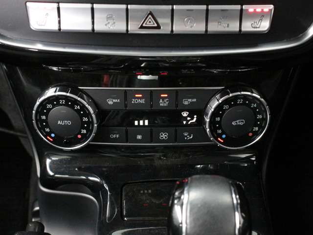 Mercedes-Benz G-Class 9