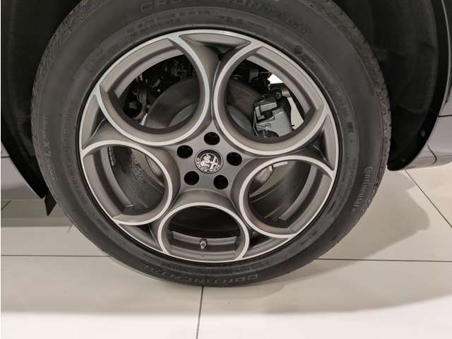 Alfa Romeo Stelvio 11