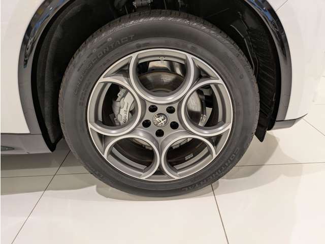 Alfa Romeo Stelvio 9