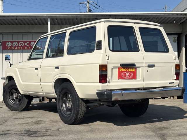 Toyota Land Cruiser 60 11