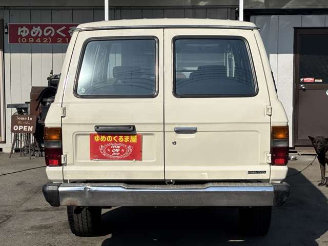 Toyota Land Cruiser 60 12