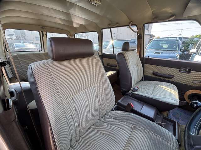 Toyota Land Cruiser 60 2